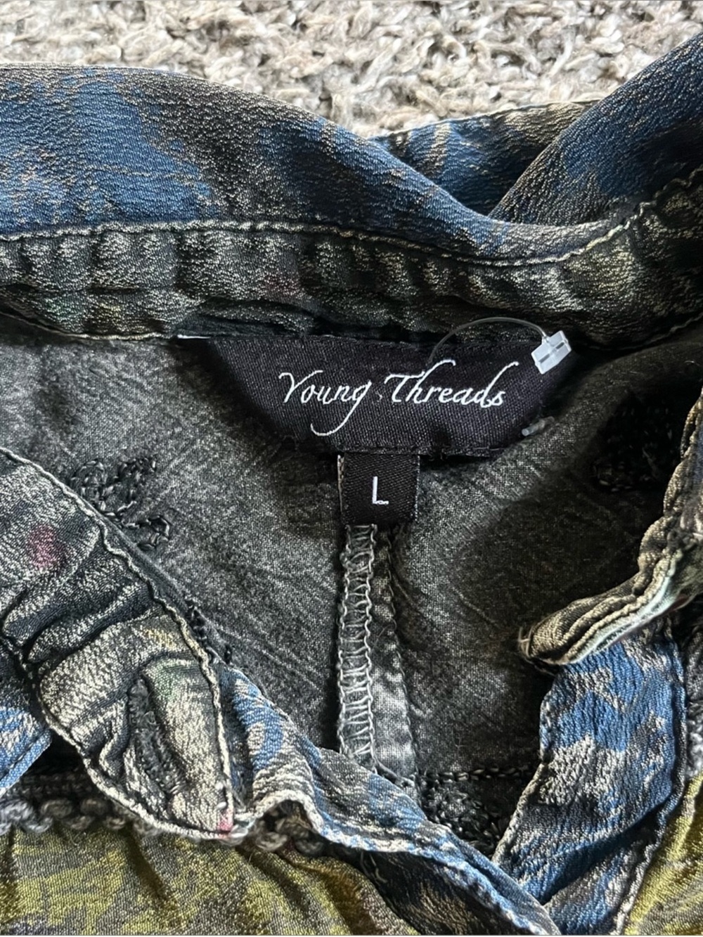New Young Threads ♥️ - Picture 2 of 6